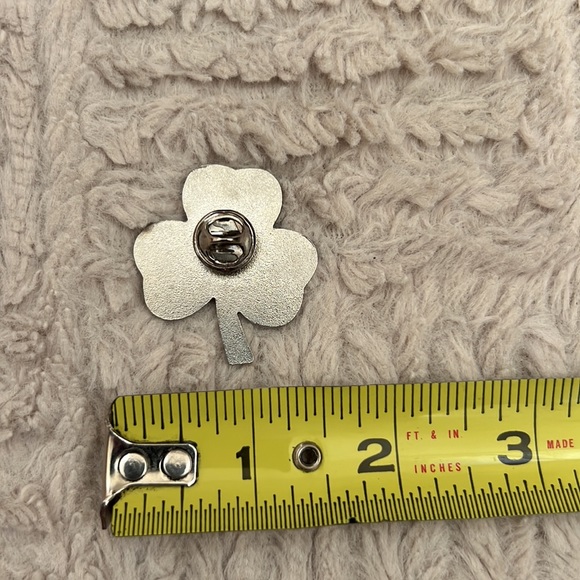 Shamrock Shuffle Bank of America shamrock pin - Picture 7 of 13